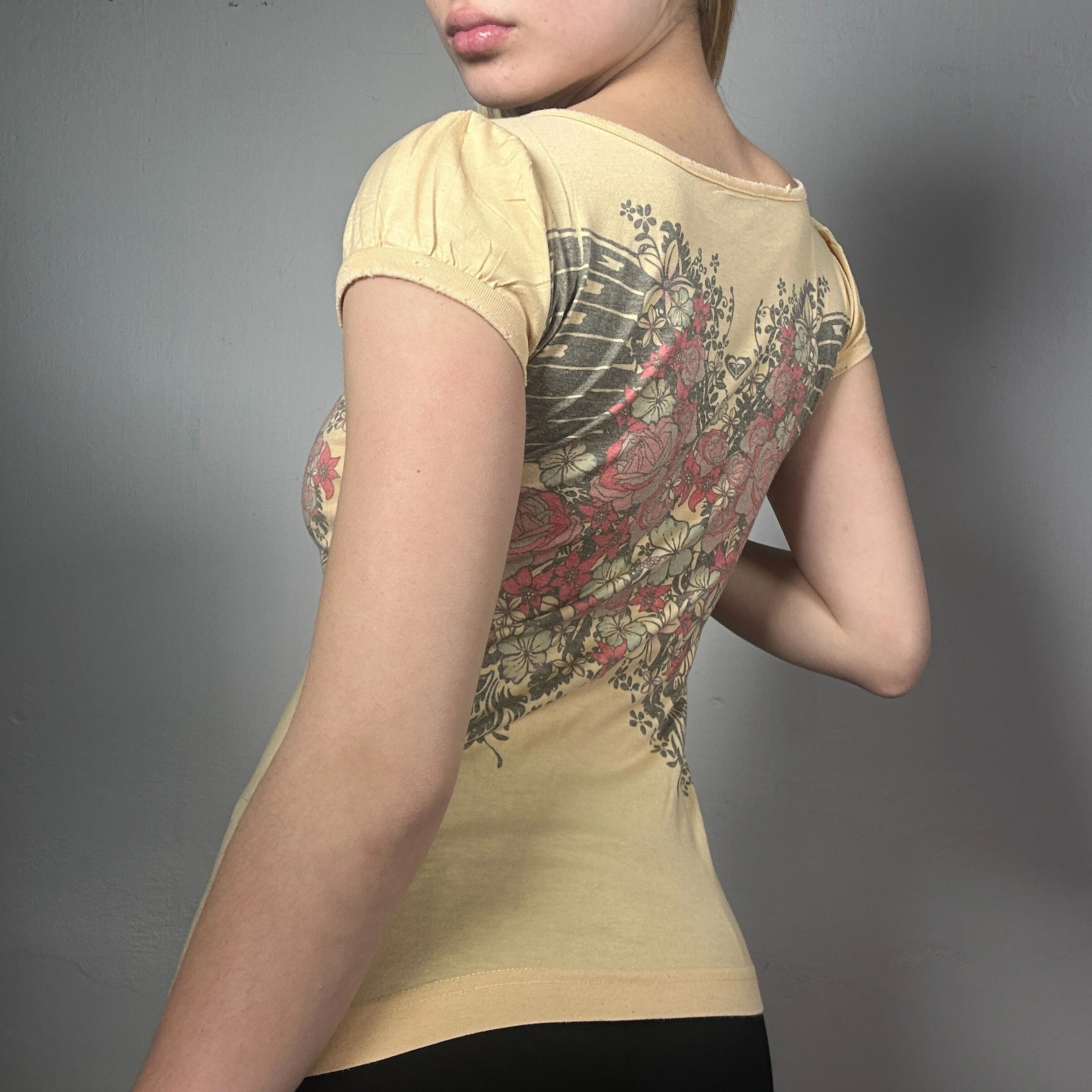 Magia Anni '90: Camicia Bianca Romantica con Fiori Vintage (Taglia S)